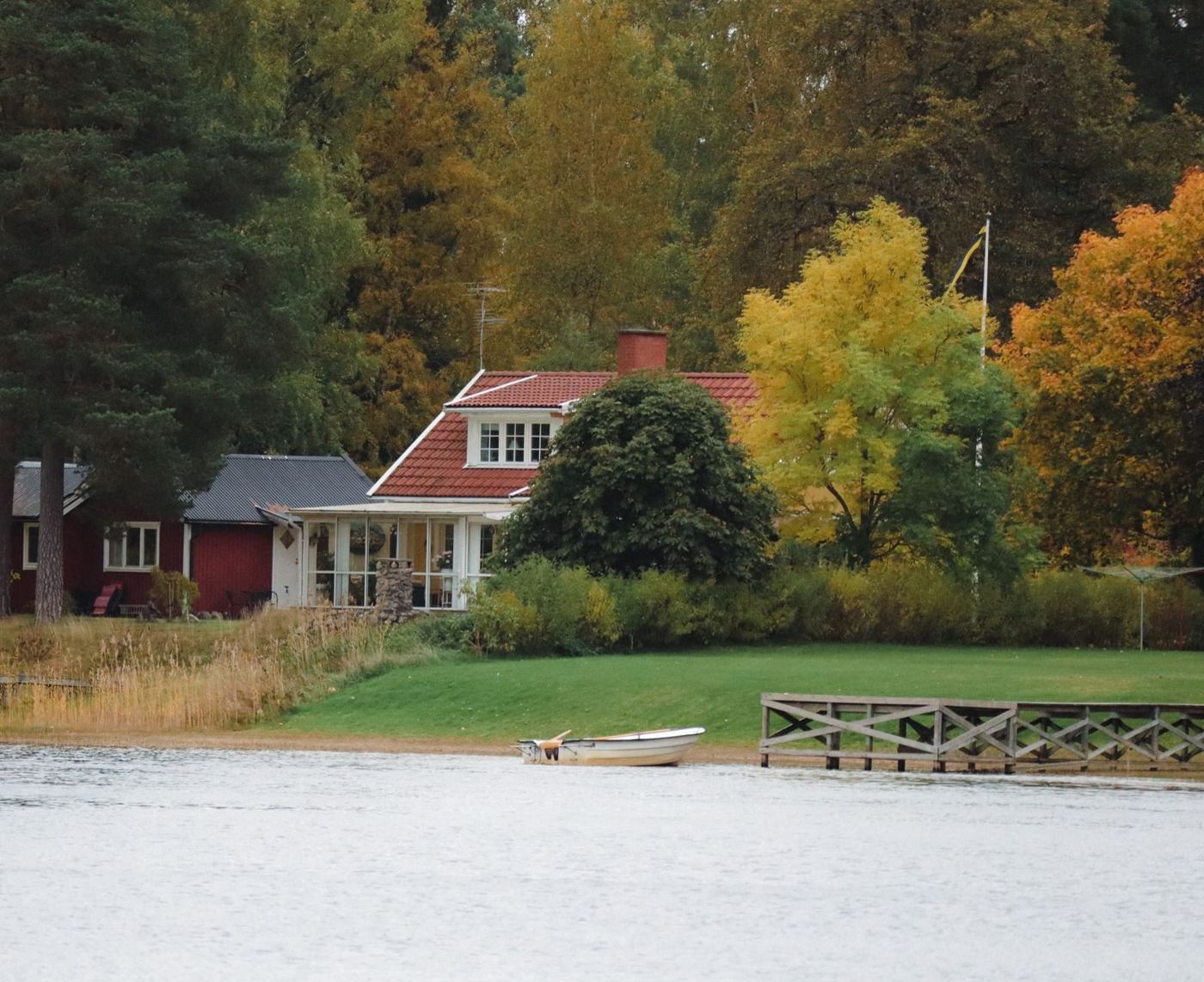 House on a lake in the United States